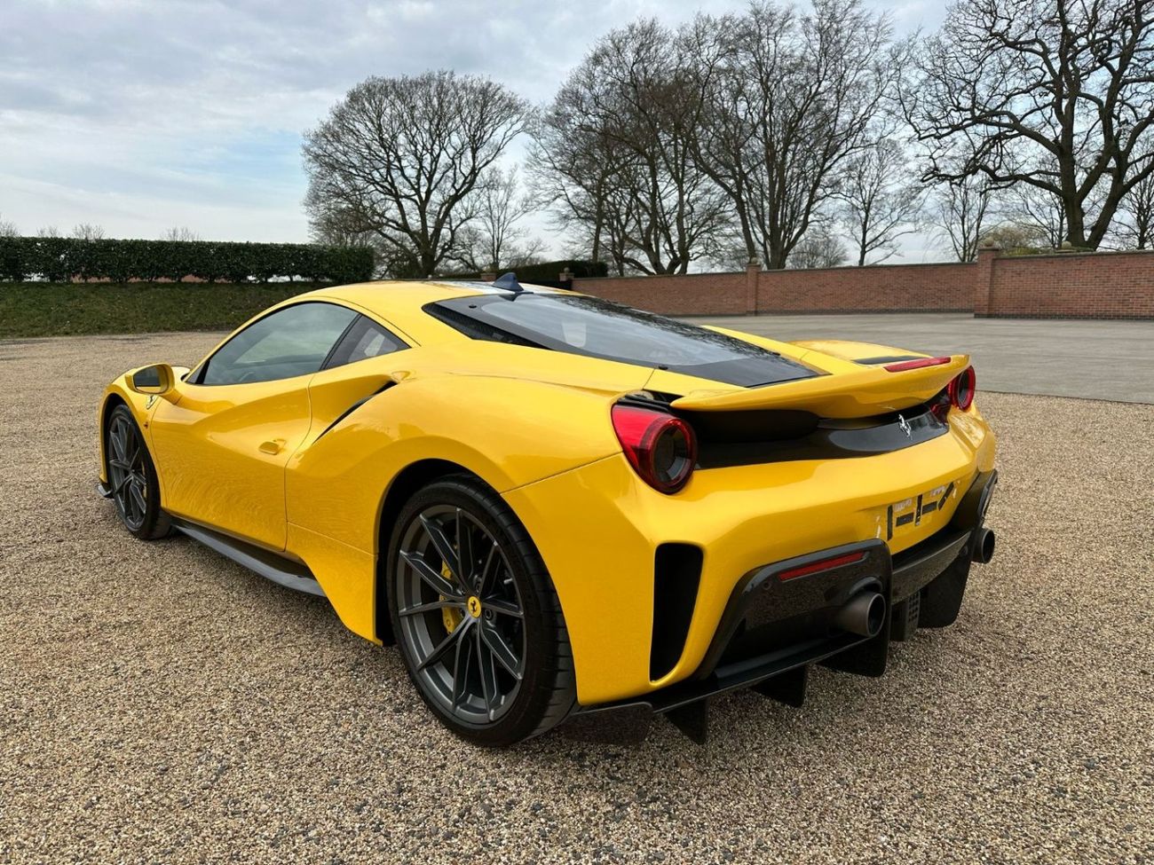 Ferrari 488 Pista 3.9L RIGHT HAND DRIVE Ferrari 488 Pista in Giallo Triplo Strato