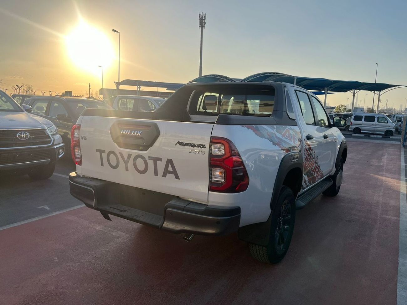Toyota Hilux TOYOTA HILUX 4.0 ADVENTURE WHITE 2025 OMAN SPEC