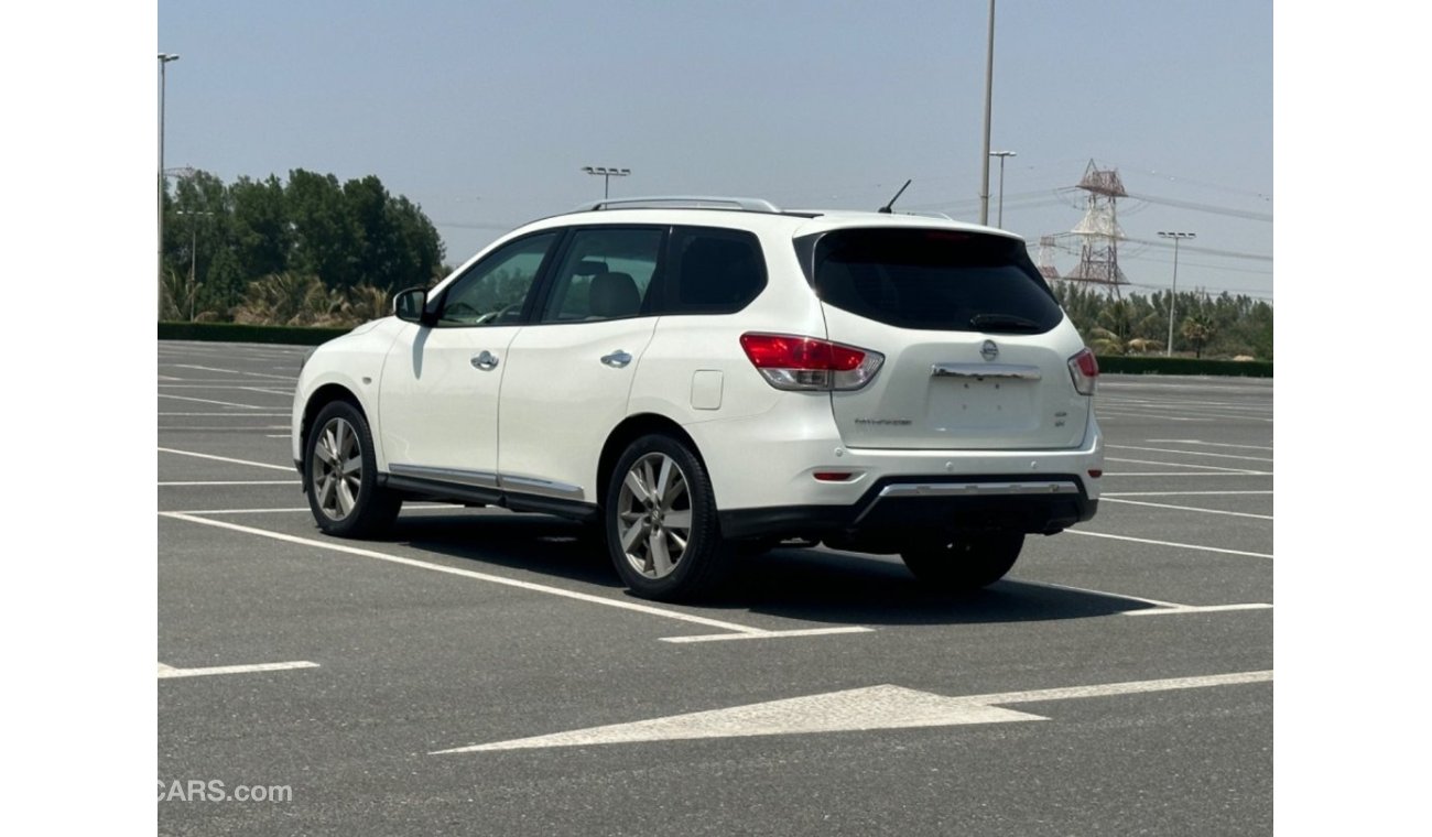 Nissan Pathfinder SV MODEL 2015 GCC CAR PERFECT CONDITION INSIDE AND OUTSIDE FULL OPTION PANORAMIC ROOF LEATHER SEATS