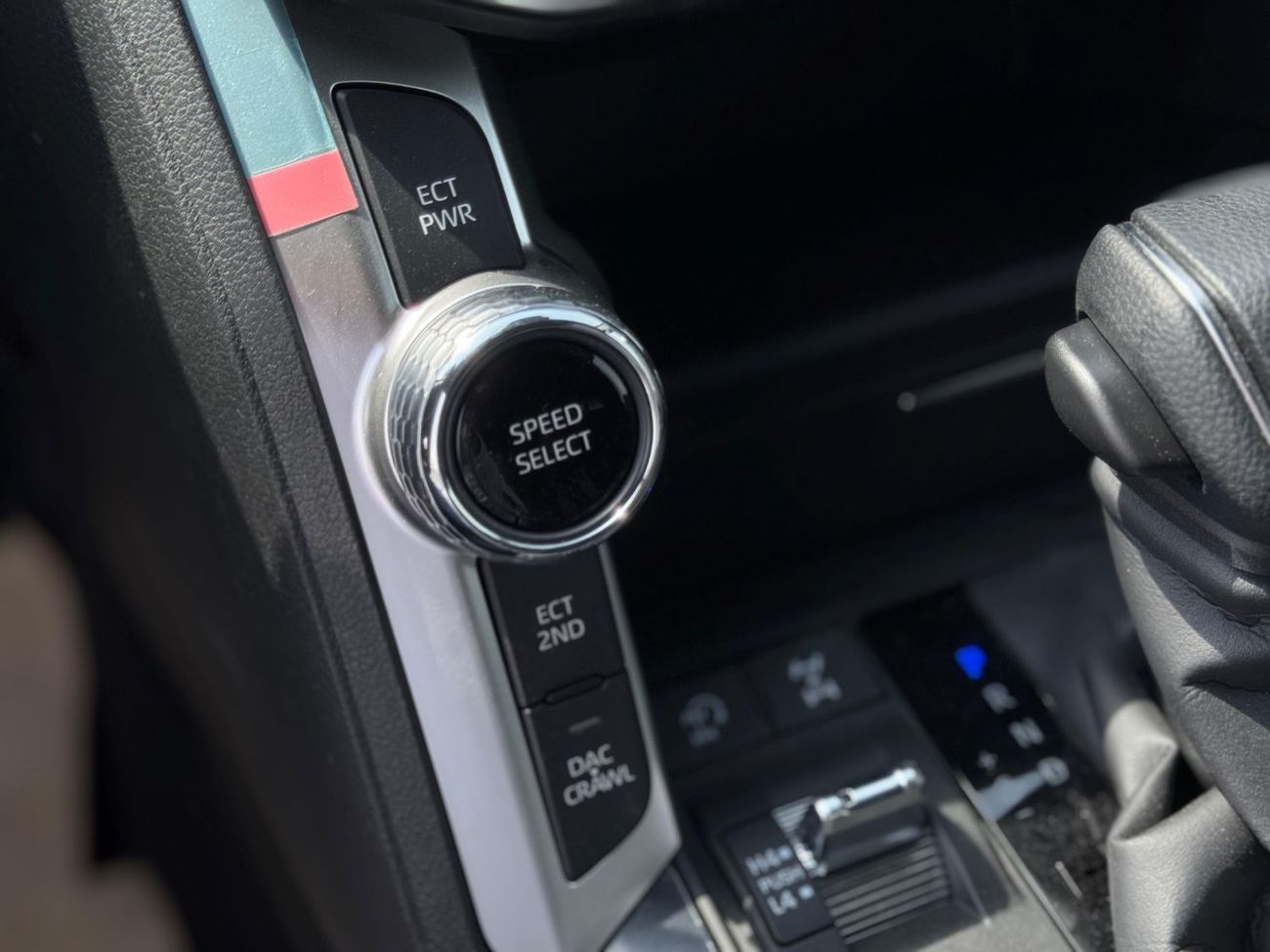 Toyota Land Cruiser GXR 4.0L 2023  EUROPEAN  SPECS WITHOUT SUNROOF