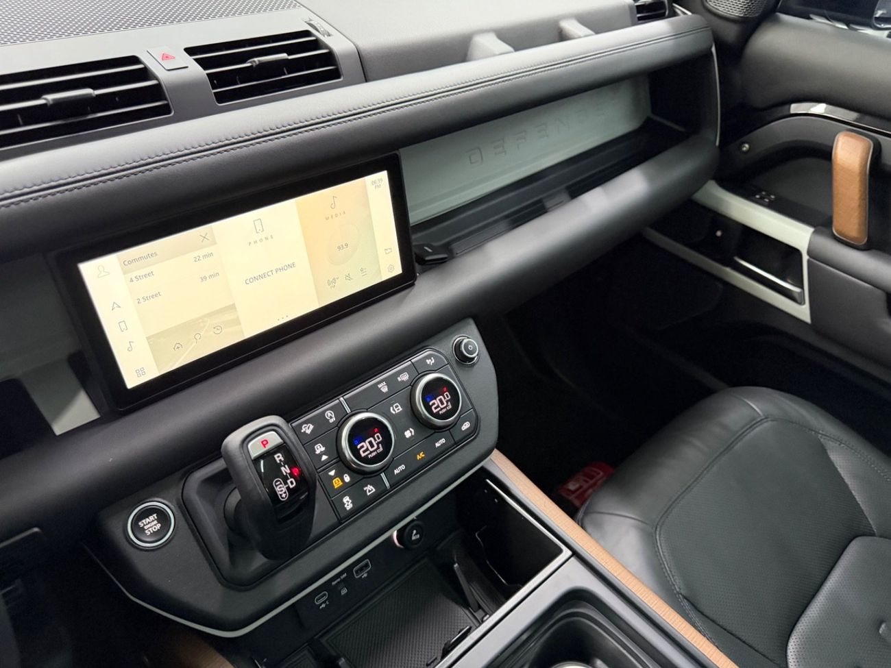 لاند روفر ديفندر P400 110 HSE 3.0L (5 Seater)