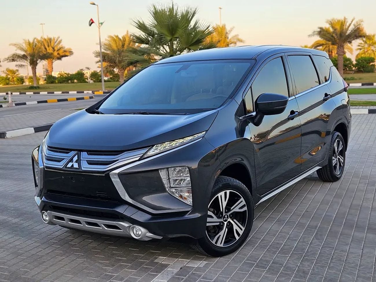 ميتسوبيشي إكسباندر GLX GCC Specs Premium Condition 7 Seater Perfect Inside Out