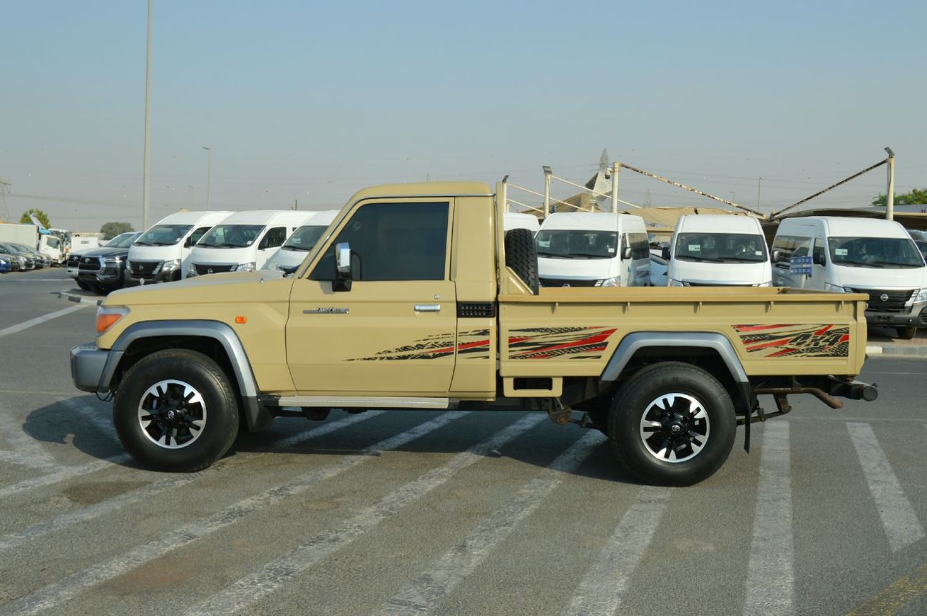 تويوتا لاند كروزر بيك آب Toyota Land Cruiser Pick-Up Single Cabin Year: 2018 Color: Beige