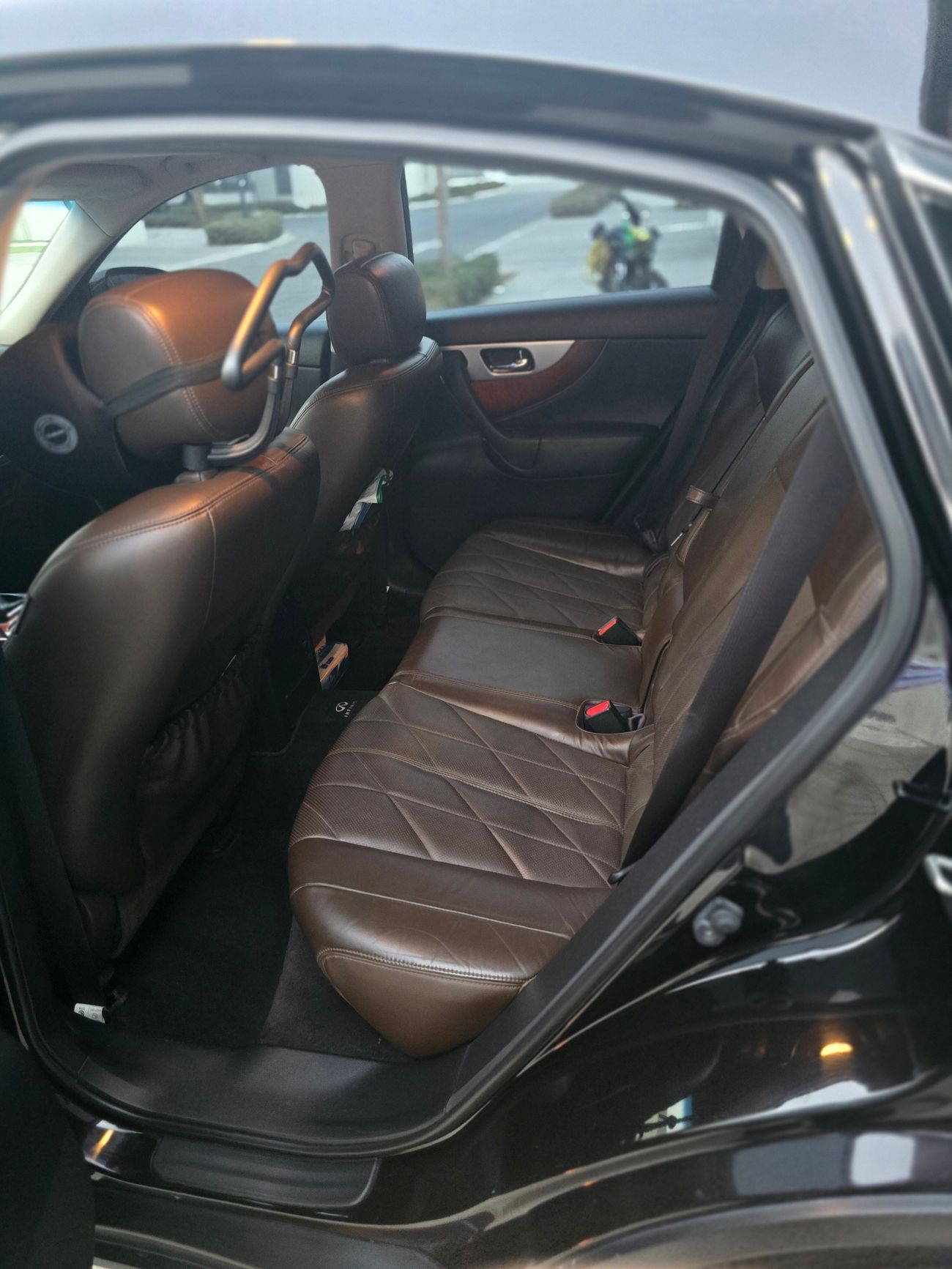 إنفينيتي QX70 3.7 L Luxury