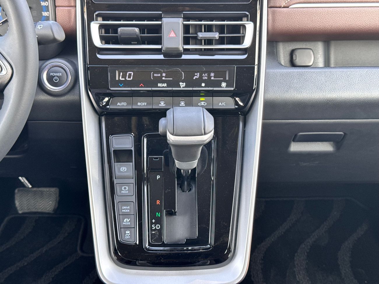 تويوتا إينوفا Hybrid 2.0L GCC 2024 Brand New 0Km