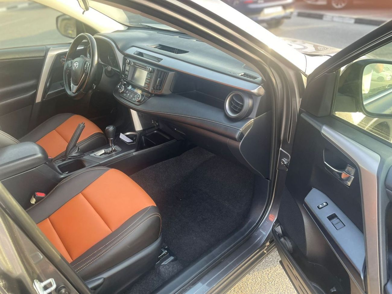 Toyota RAV4 2018 Toyota Rav4 Adventure 2.5L V4 Full Option - Sunroof Push Start & Truck Auto With Radar - l