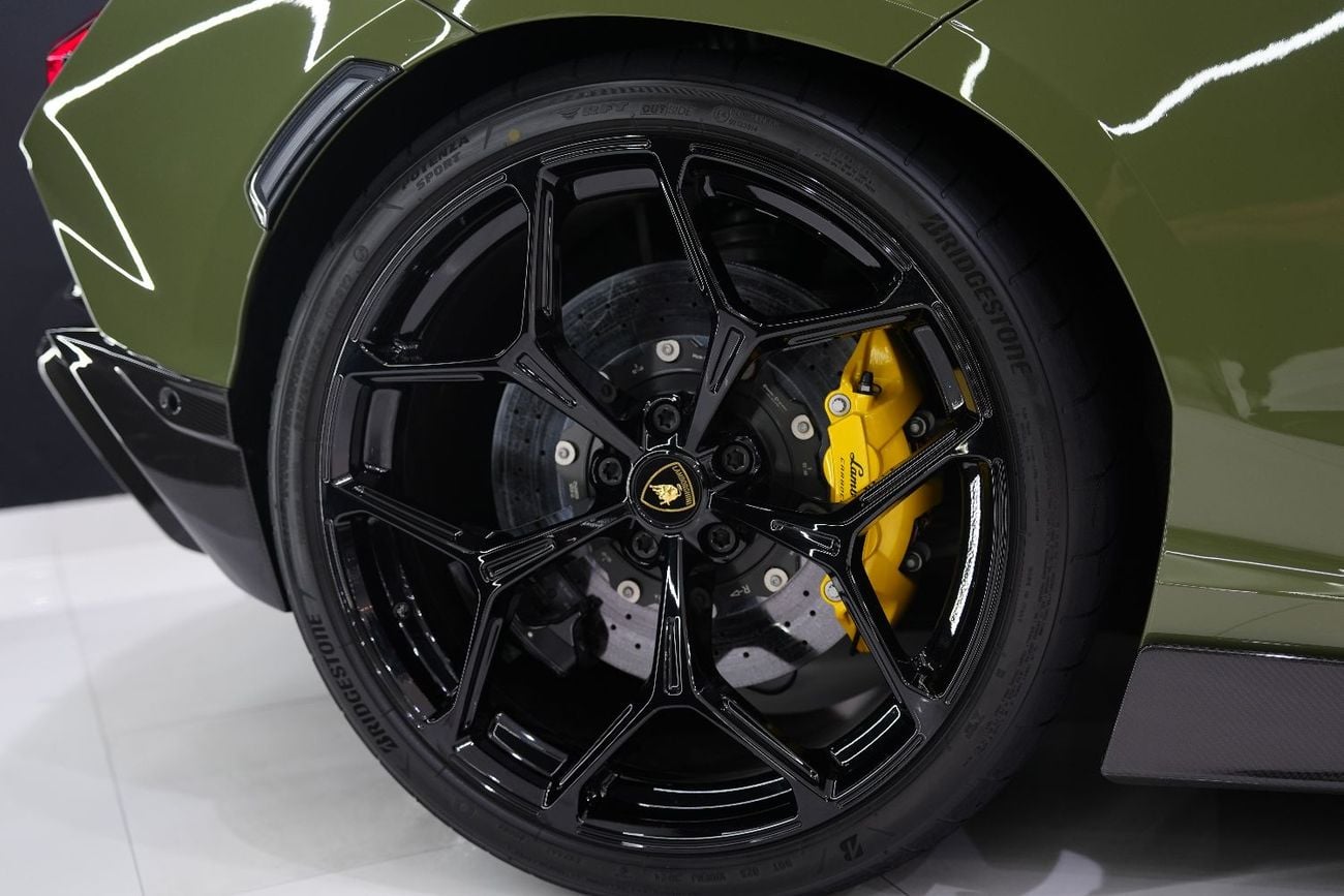 Lamborghini Revuelto STD | Full Carbon Package | Ad Personam Spec | 1001 HP V12 HPEV | Dealer Warr + Serv!!