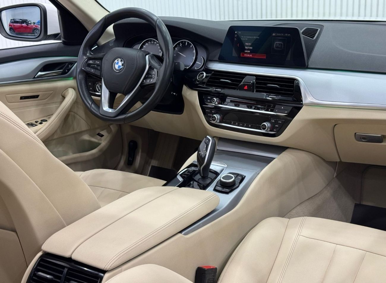 بي أم دبليو 520i Std 2.0L 2020 BMW 520i Executive, 2025 BMW Warranty + Service Pack, Excellent Condition, GCC