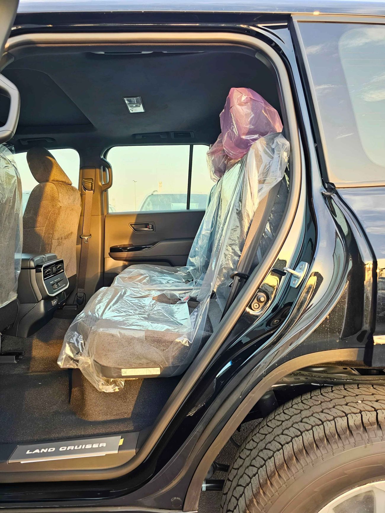 تويوتا لاند كروزر LC300 GXR / 4.0L V6 PETROL / DRIVER PWR SEAT / SUNROOF / CODE # 69075