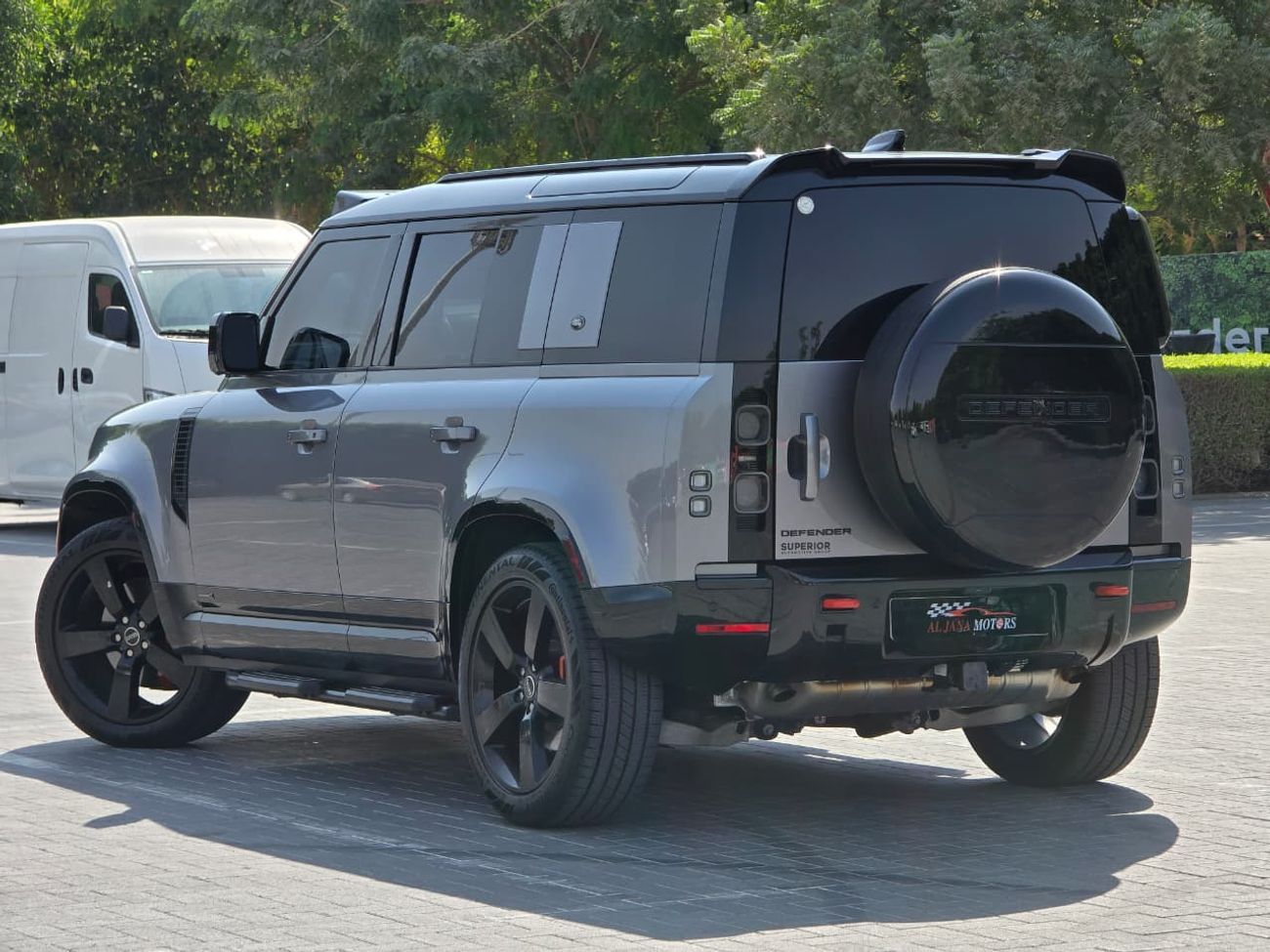 لاند روفر ديفندر P400 110 X-Dynamic HSE 3.0L (5 Seater)