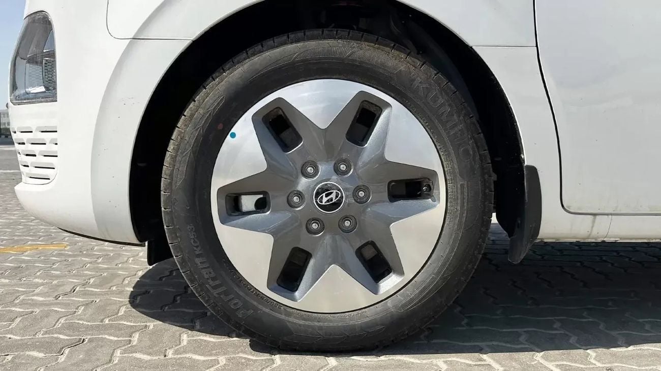 Hyundai Staria COMFORT Hyundai Staria 3.5L 11 STR Premier AT 2026 • Petrol • Automatic