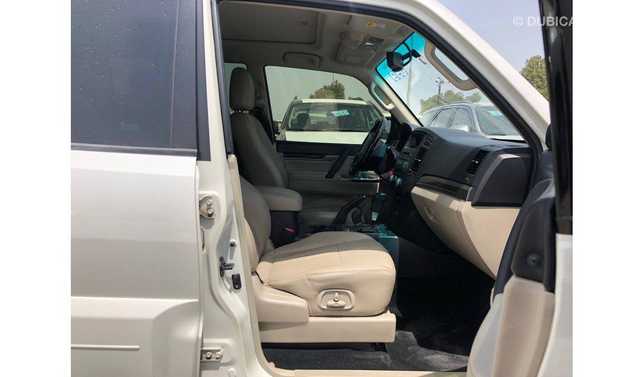 ميتسوبيشي باجيرو 3.5L PETROL / DRIVER POWER SEAT / LEATHER SEATS / FULL OPTION (CODE # 72260)