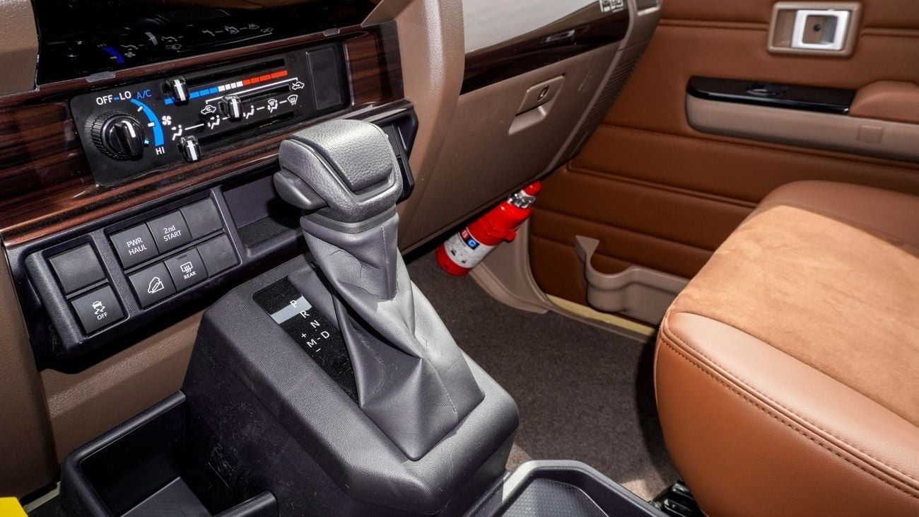 Toyota Land Cruiser 70 40Th 1984 anniversary LX 4.0 L V6