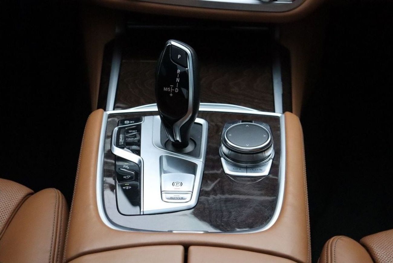 بي أم دبليو 740Li Exclusive 3.0L (335 HP) BMW 740LI VIP / 2017 / GCC / Free Accident/ V6