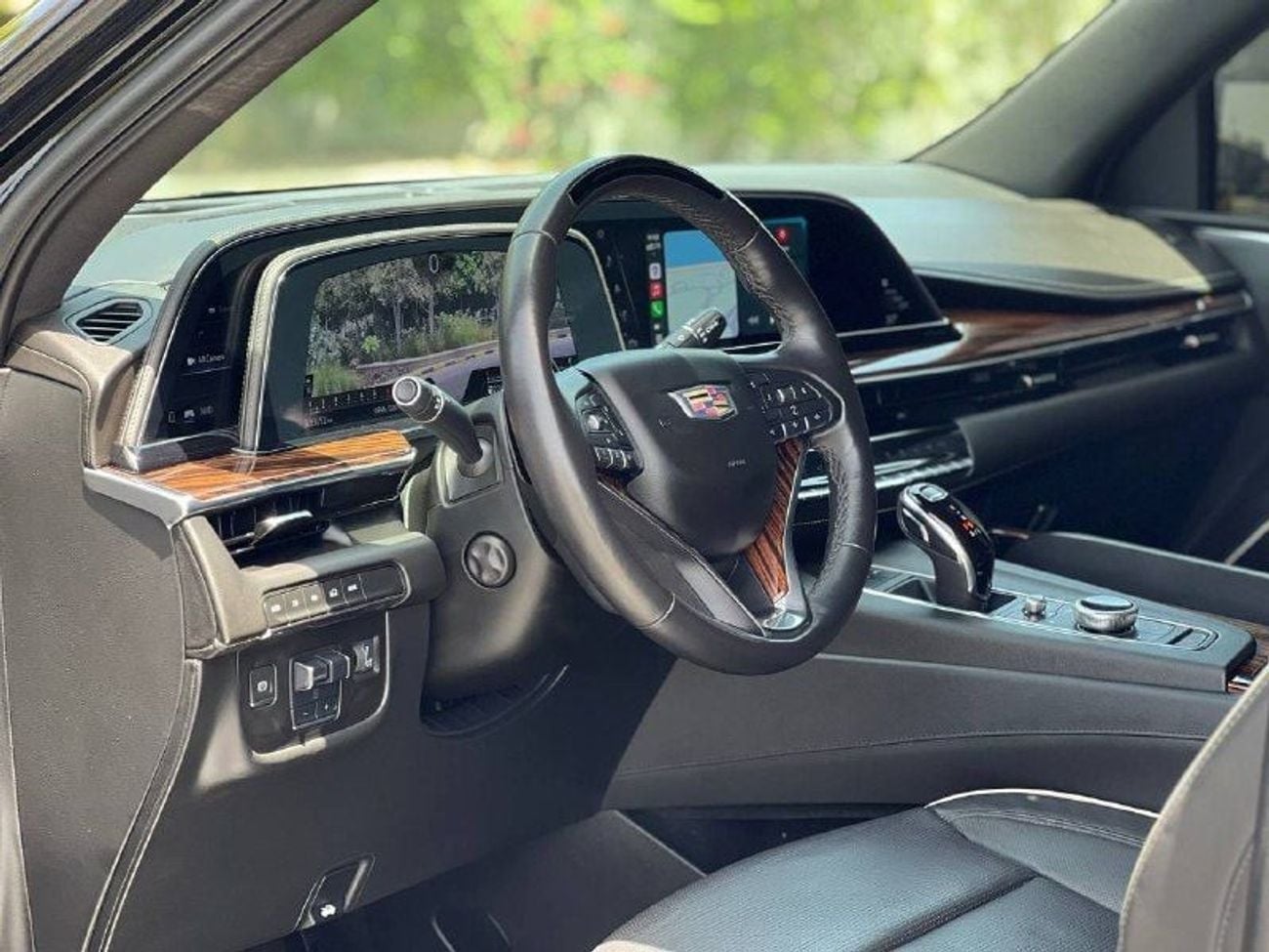 Cadillac Escalade Luxury 6.2L LUXURY PLATINUM 6.2L V8 PTR A/T // 2022 // FULL OPTION WITH RADAR , 360 CAMERA , HEADUP