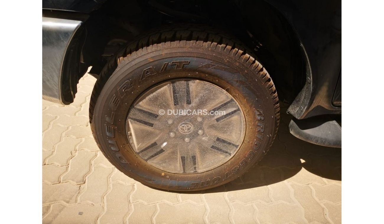 Toyota Hilux TOYOTA HILUX 2.7 AT MID OPTION BLACK 2023