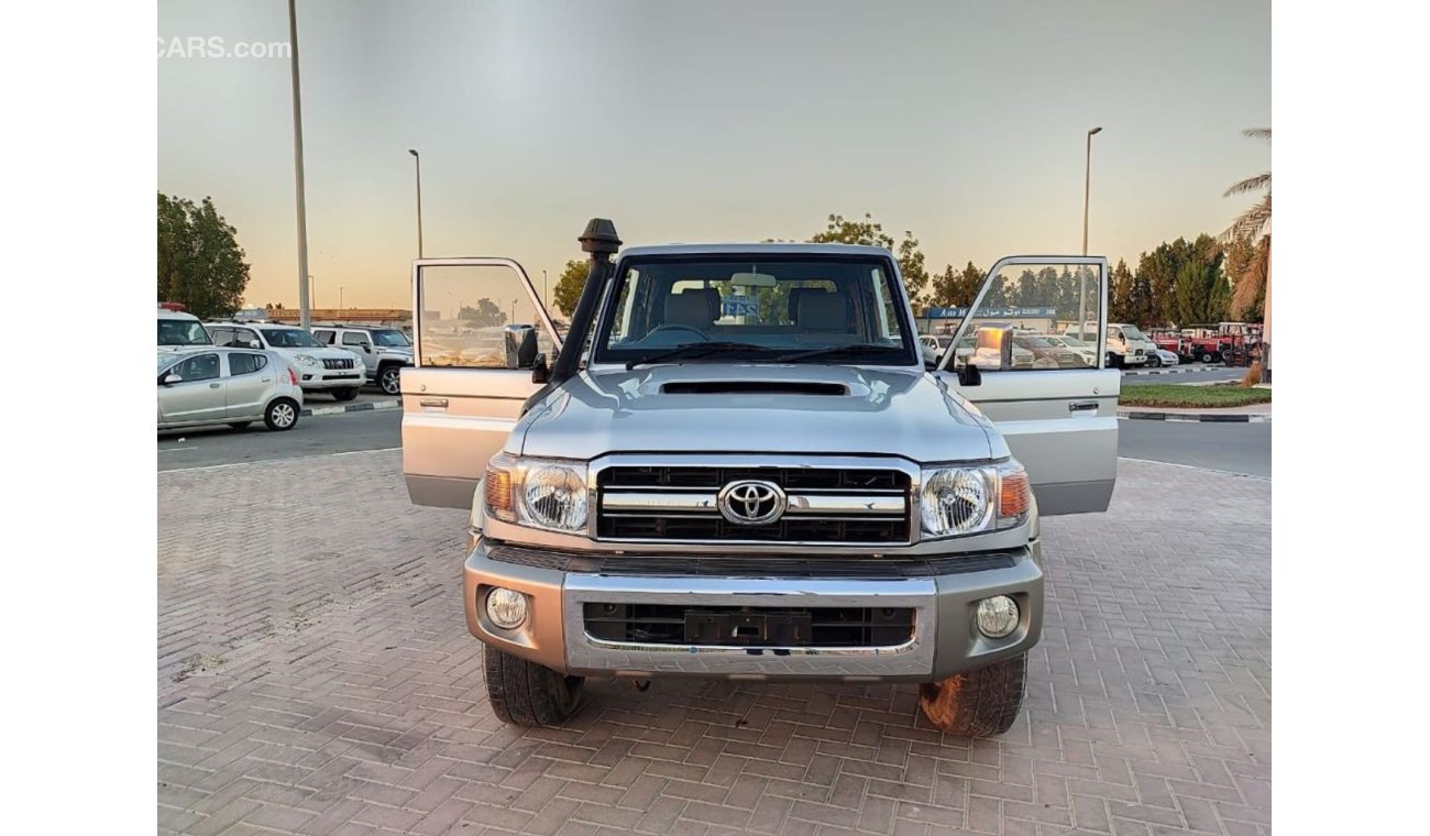 Toyota Land Cruiser Pick Up 1