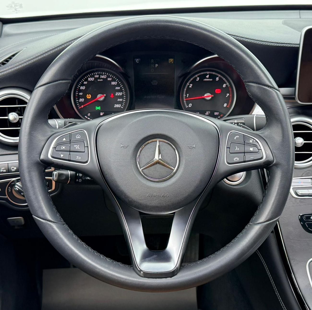 مرسيدس بنز GLC 250 2018 Mercedes-Benz GLC 250 4MATIC, Service History, Well Maintained, GCC