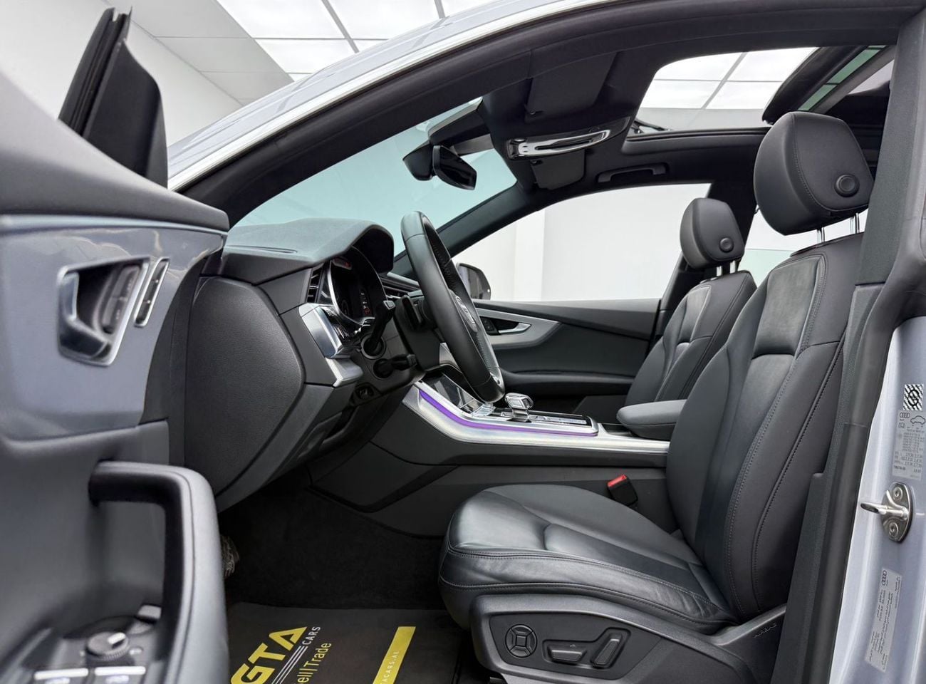 Audi Q8 55 TFSI quattro S-Line 3.0L (340 HP) 2020 Audi Q8 55 TFSI Quattro S-Line Black Edition, Warranty, Fu