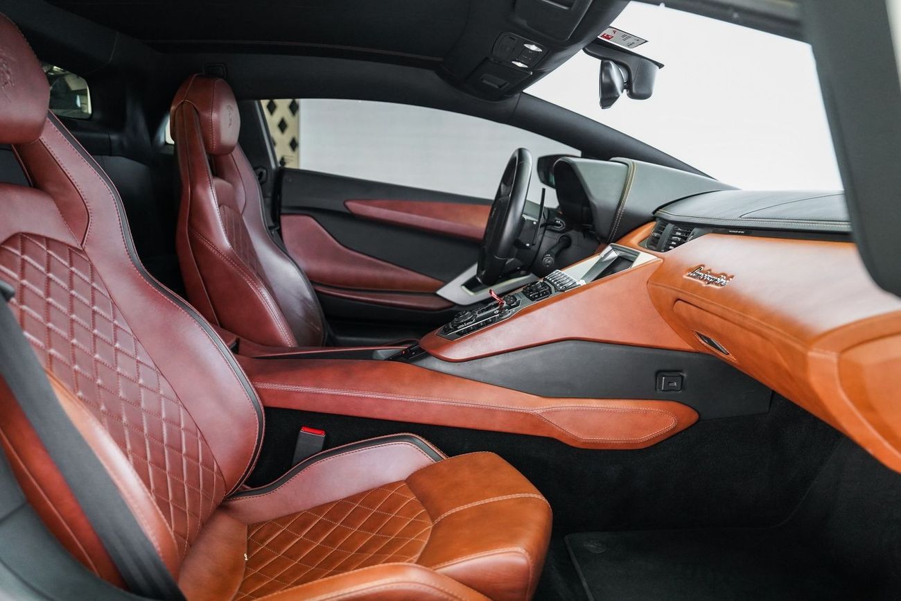 لامبورغيني أفينتادور 6.5L V12