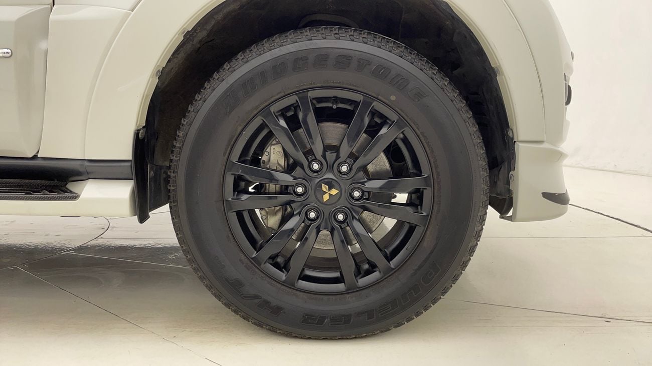 ميتسوبيشي باجيرو SIGNATURE EDITION 3.8 | بدون دفعة مقدمة | اختبار القيادة في المنزل