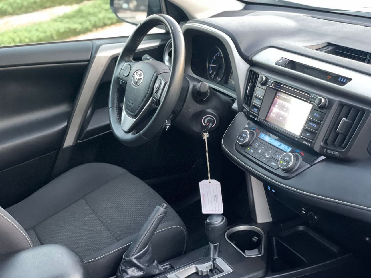 Toyota RAV4 2017 Toyota Rav4 XLE 2.5L V4 Full Option - 4x4 AWD - Sunroof