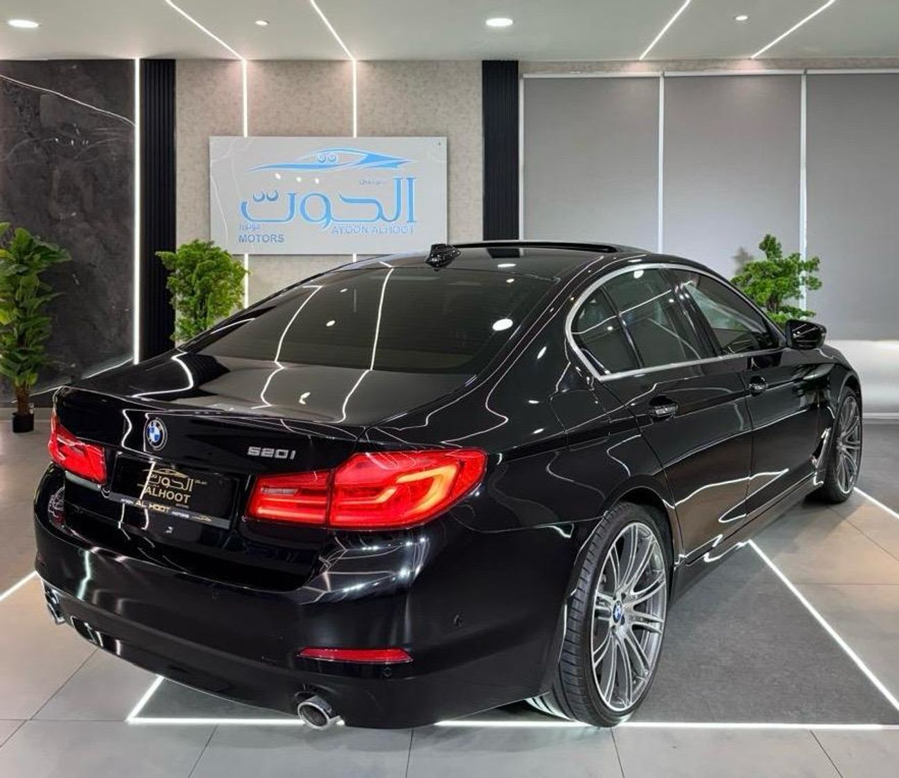 BMW 520i Middle East Edition 2.0L LUXURY ELITE BLACK BMW 520i || TOP RANGE || GCC || SCREENS || LIKE NEW || F