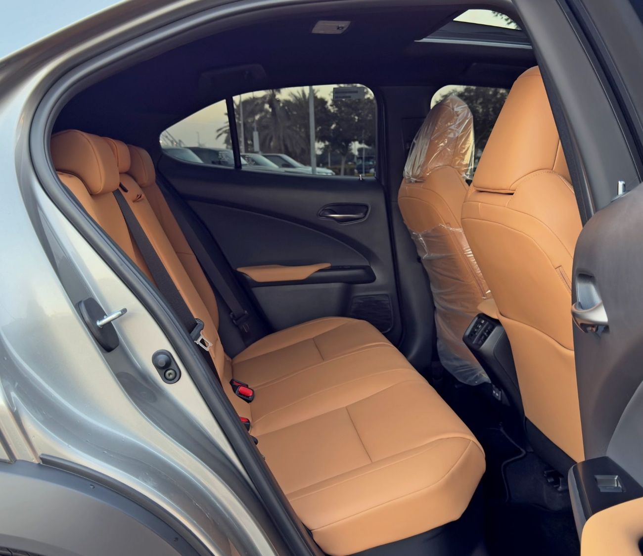 لكزس UX300h Premier 2.0L