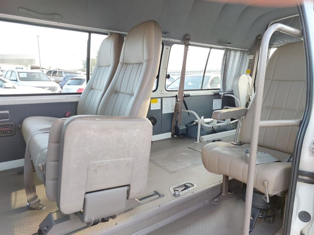 Toyota Hiace TOYOTA HIACE COMMUTER VAN RHD 2001 MODEL 3.0 L DIESEL AUTOMATIC(PM01315)