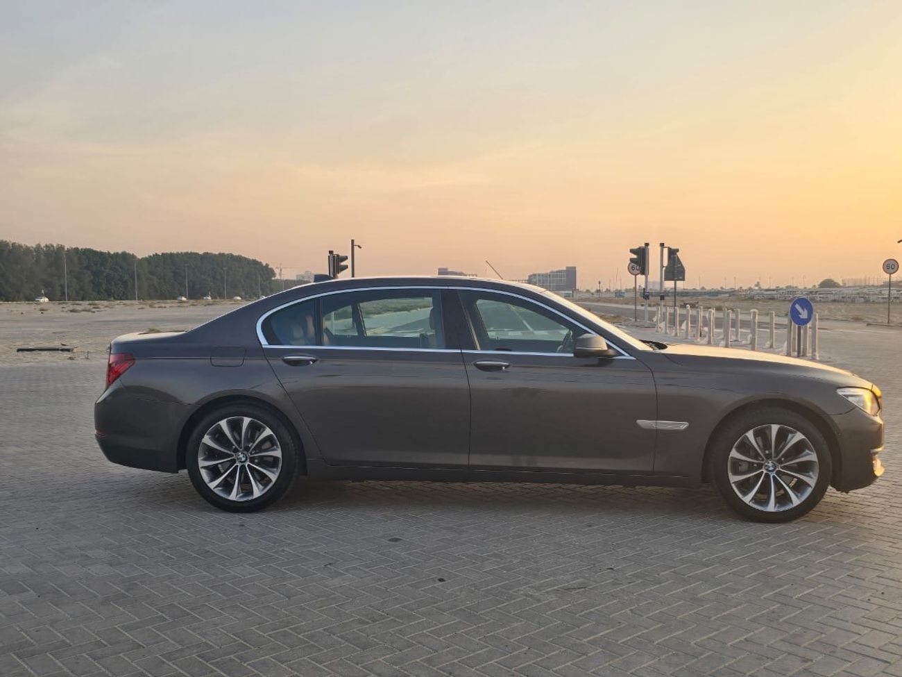 BMW 730Li MODEL 2015 GCC CAR PERFECT CONDITION INSIDE AND OUTSIDE FULL OPTION SUN ROOF LEATHER SEATS