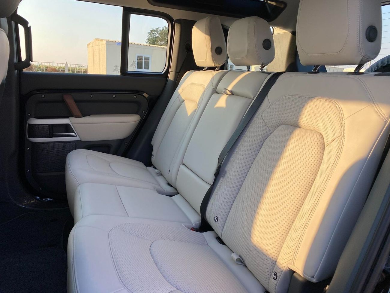 Land Rover Defender BRAND NEW**2024**GCC SPEC UNDER WARRANTY