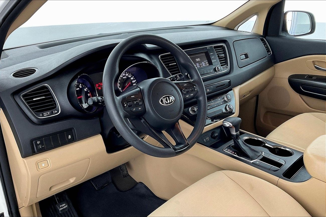 كيا كارنيفال LX