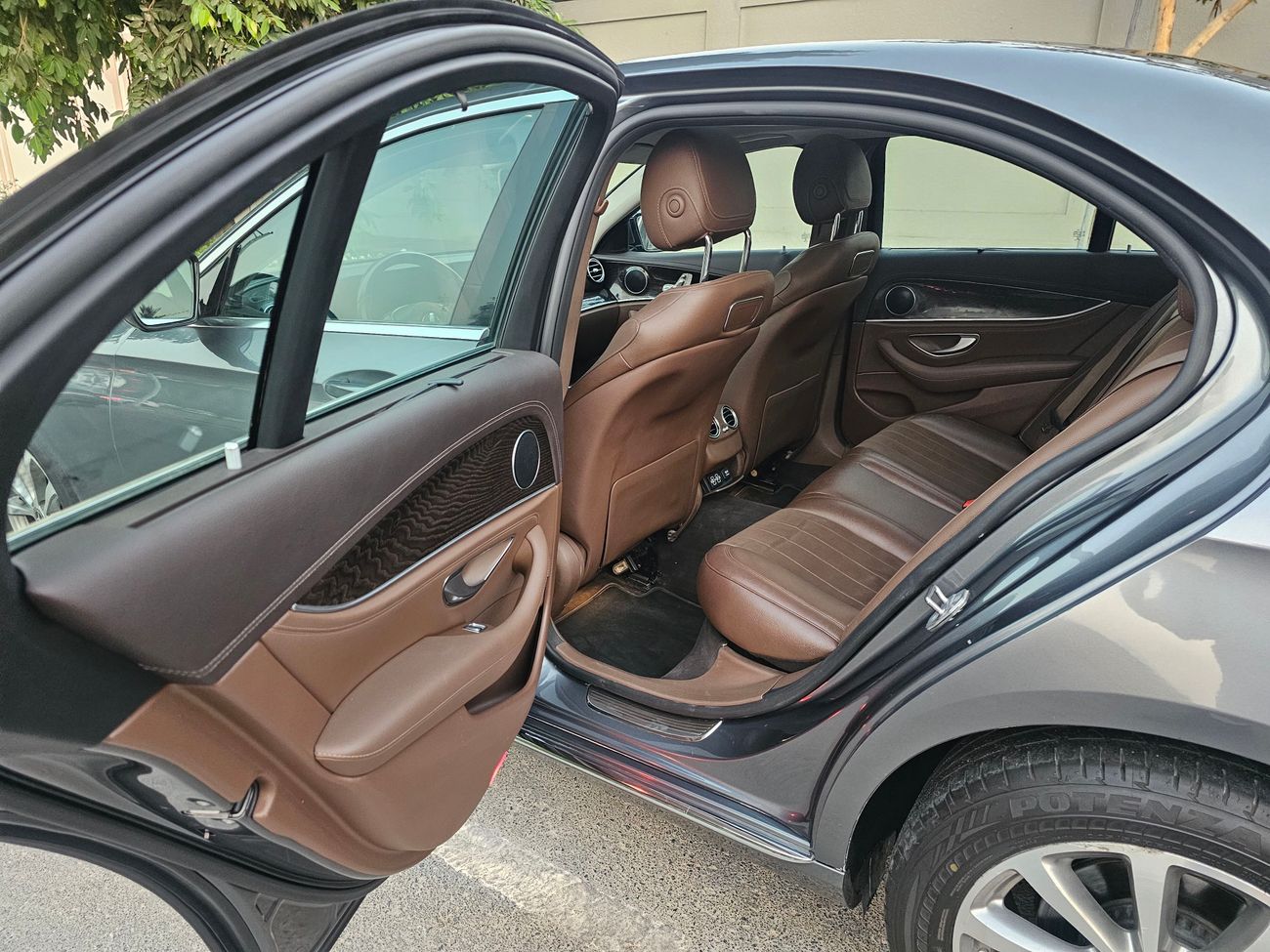 مرسيدس بنز E200