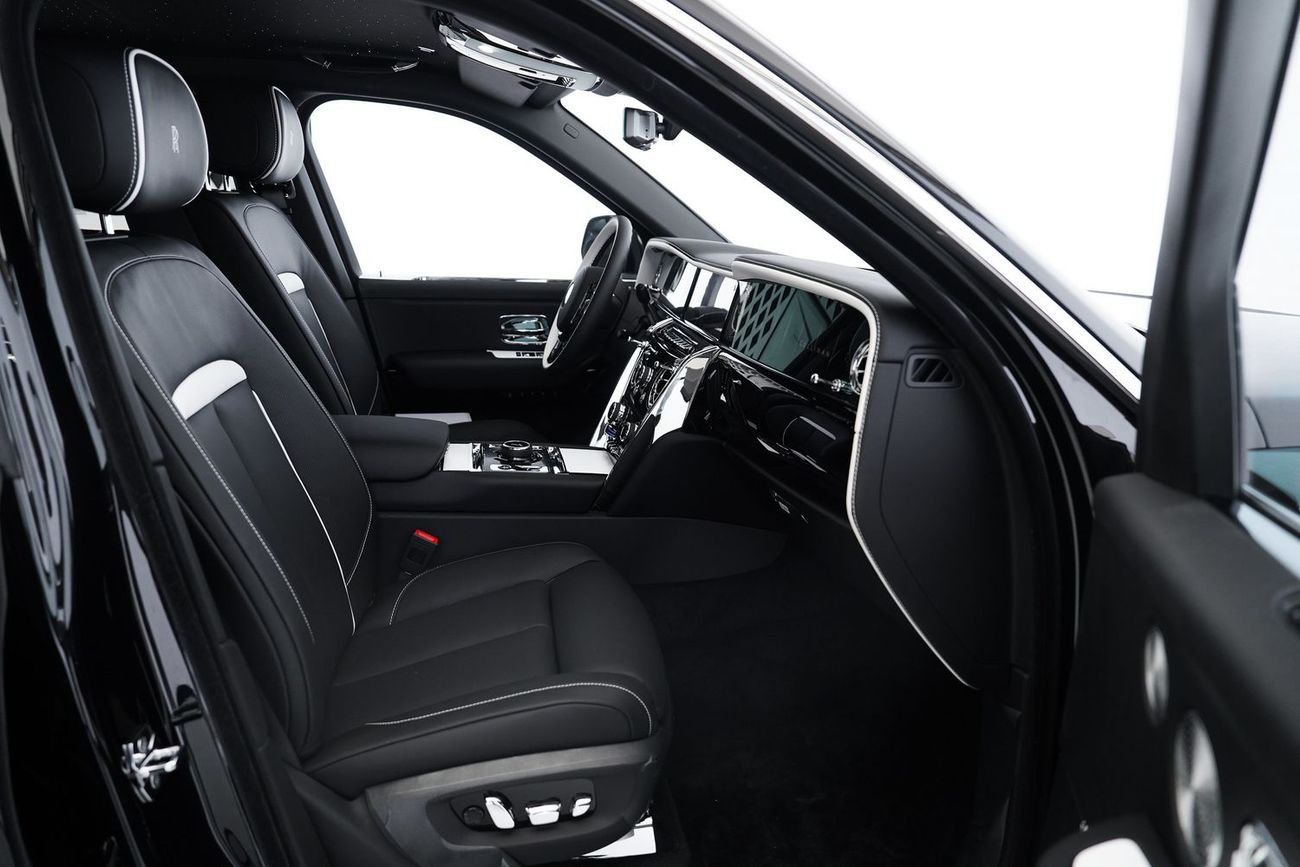 Rolls-Royce Cullinan Rolls Royce Cullinan Silver Badge