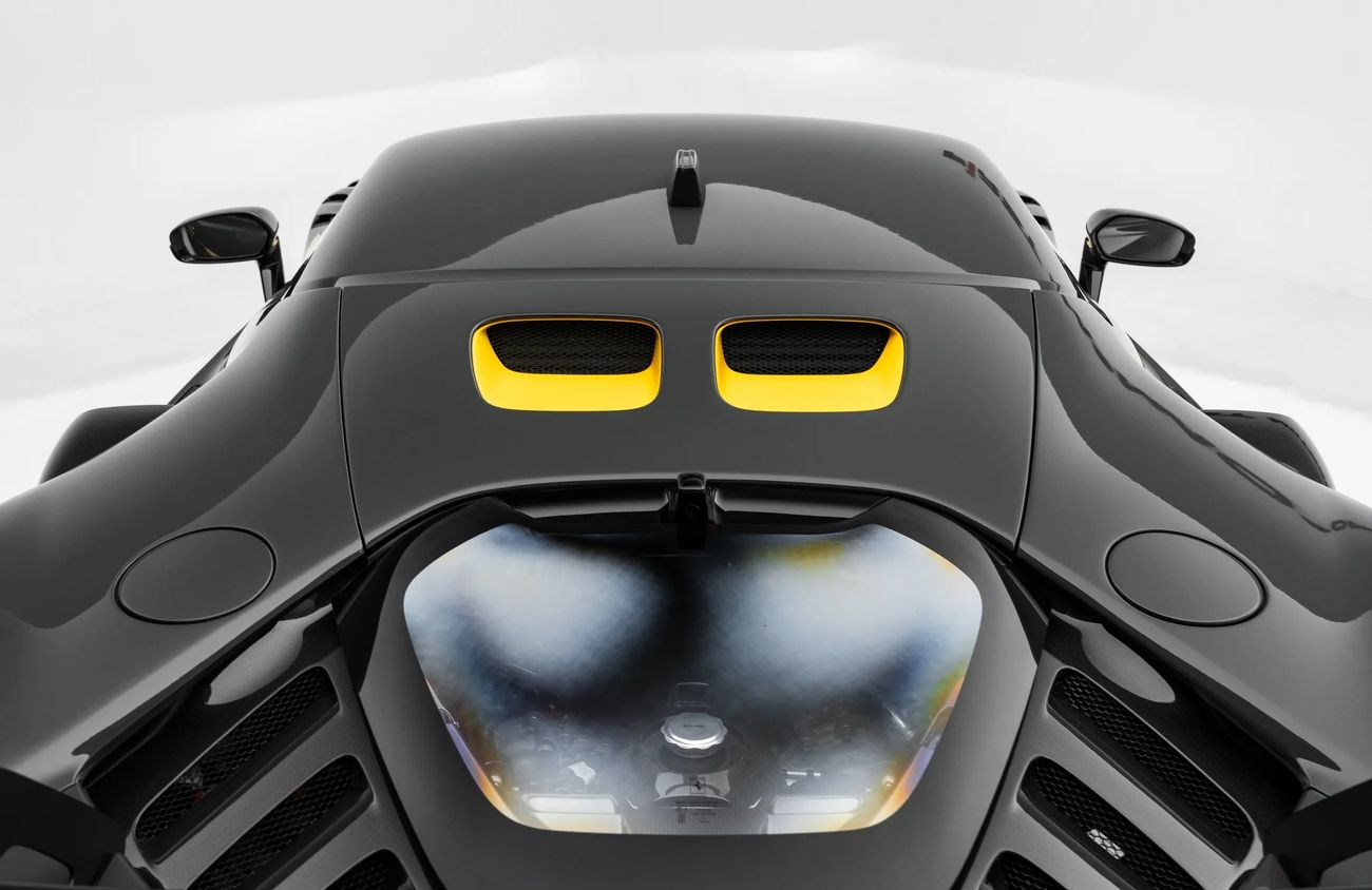 Ferrari SF90 STRADALE 4.0L Twin-Turbocharged V8 Engine + 3 electric motors