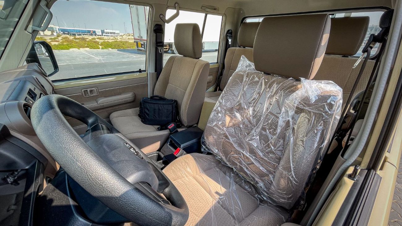 Toyota Land Cruiser Pick Up 79 V6 4.0L Petrol A/T 2025YM