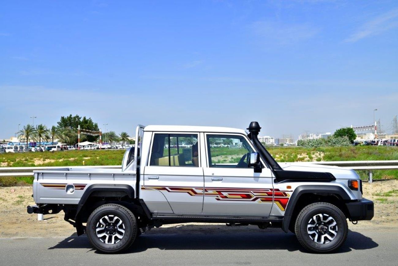 تويوتا لاند كروزر بيك آب 79 2.8L 4wd-Top option