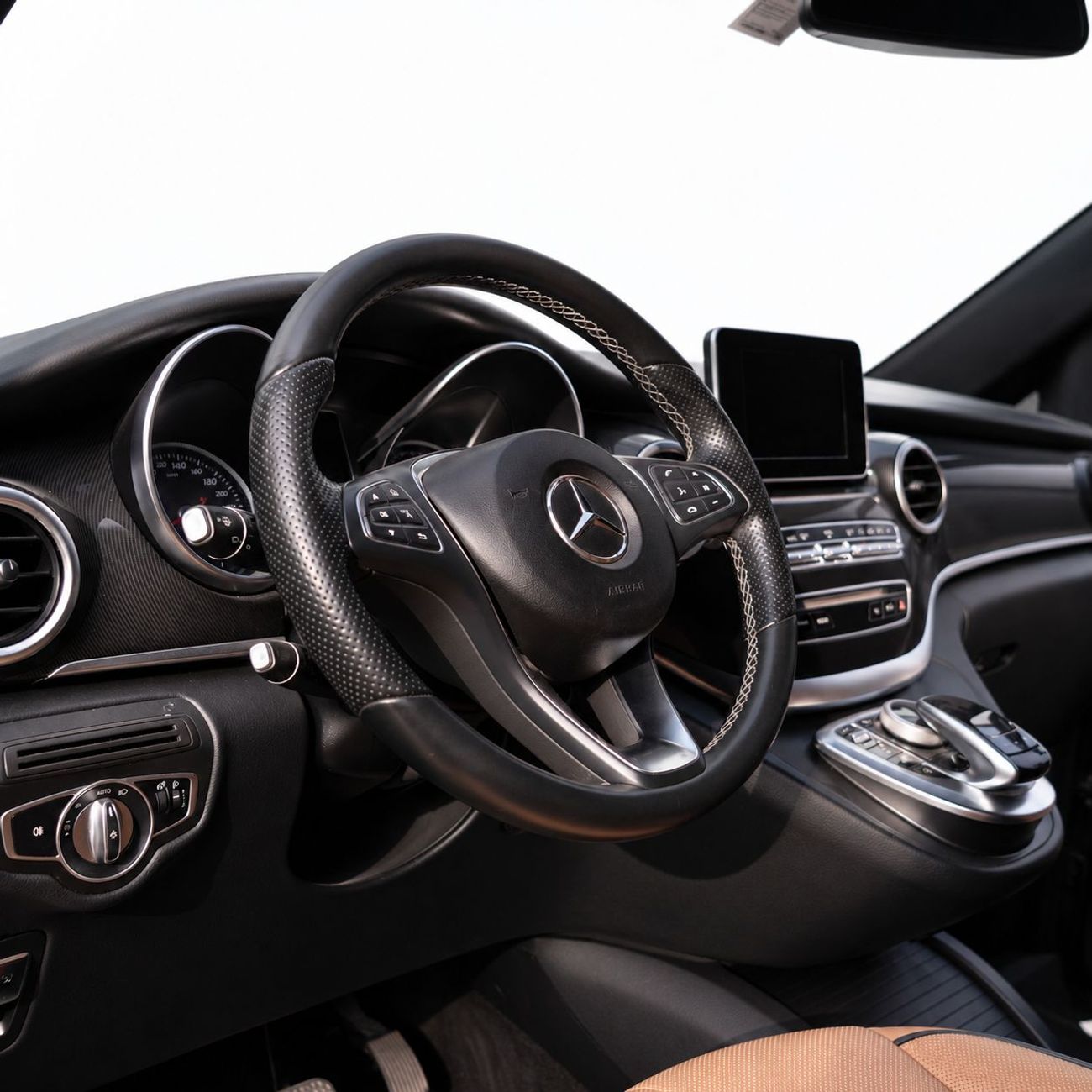 Mercedes Benz V 250 V 250 AED 2,565 P.M • 0% Downpayment •  Mercedes-Benz V 250 VIP Design • 1 Year Warranty