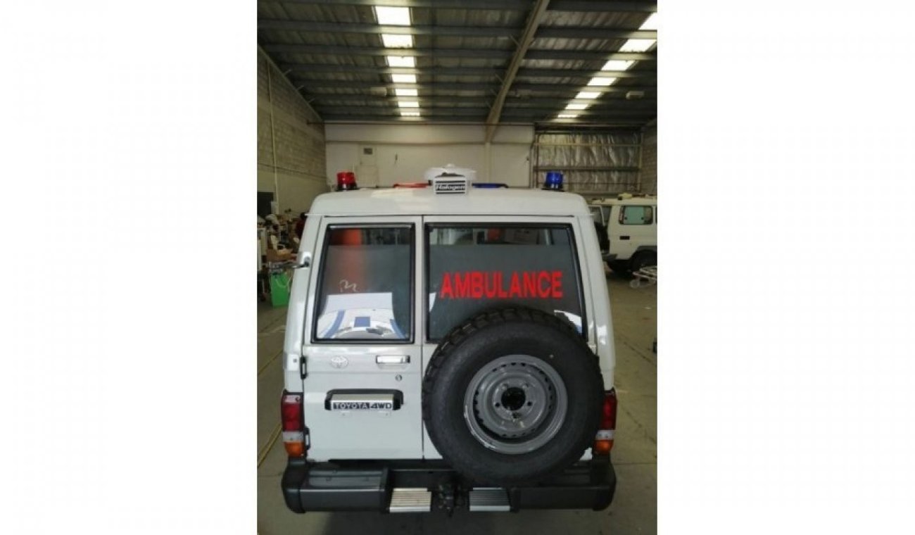 تويوتا لاند كروزر هارد توب 4.2L Diesel V6 (Ambulance)