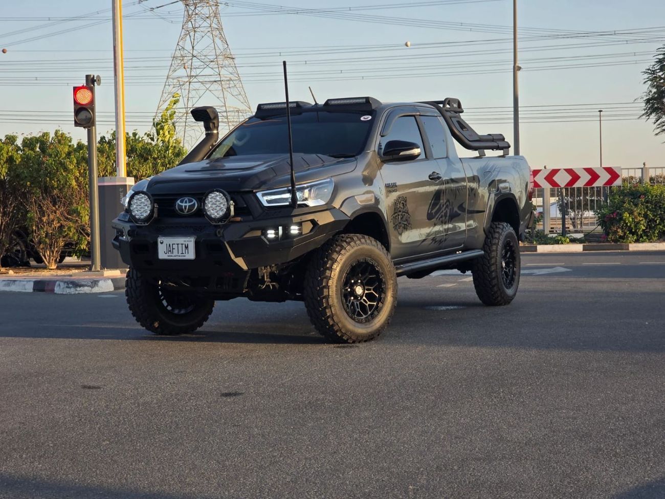 Toyota Hilux GLX 2016 | 2.8L DIESEL ENGINE | MANUAL TRANSMISSION | RHD | SMART CAB | DIGITAL AC | AIR SNORKEL | PUSH