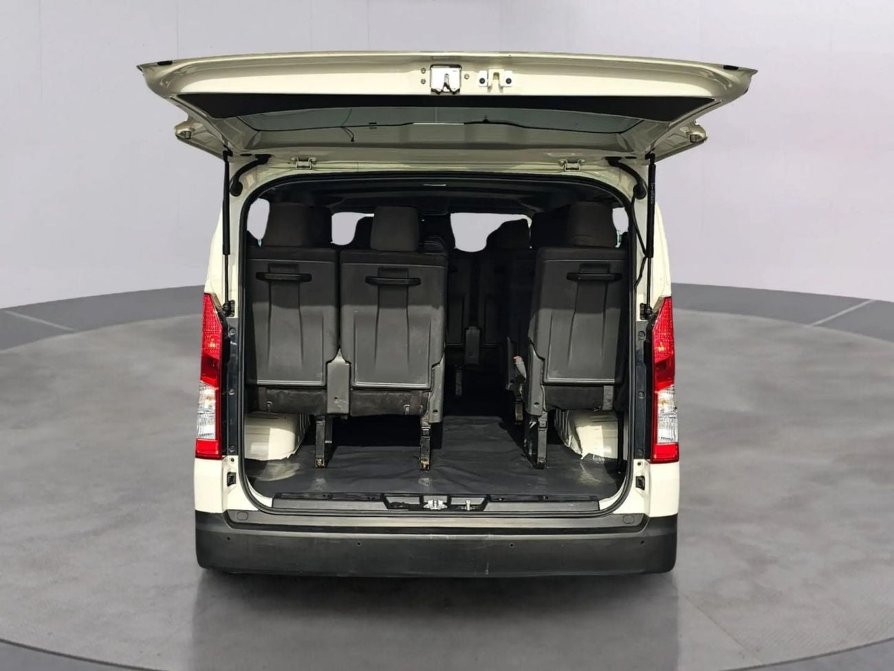 Toyota Hiace High-roof passenger Van DSL 2.8L Diesel Engine Automatic Gear 2WD 11 Deats 5 Doors