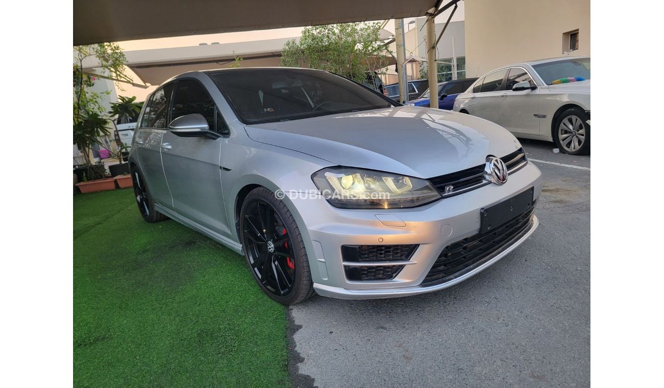 فولكس واجن جولف R