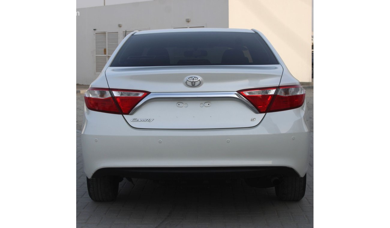 Toyota Camry S TOYOTA CAMRY 2016 WHITE GCC 2.5 EXCELLENT CONDITION WITHOUT ACCIDENT