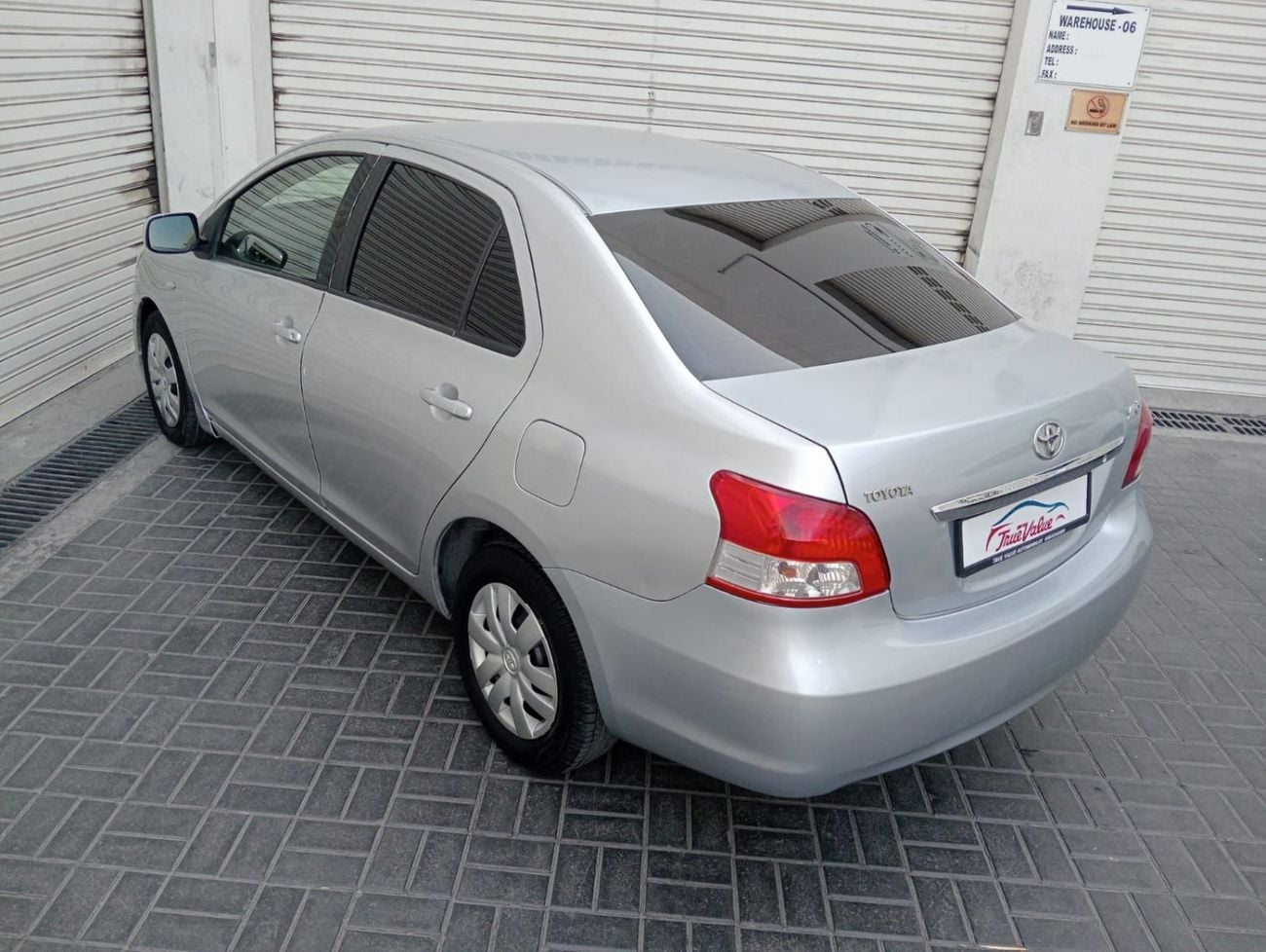 Toyota Yaris BASE