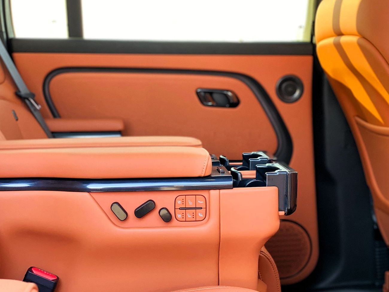 روكس أداماس (EXPORT ONLY) ROX Adamas vip 6 seats (EREV)  A/T 4*4 SUV  White  color 2026 model