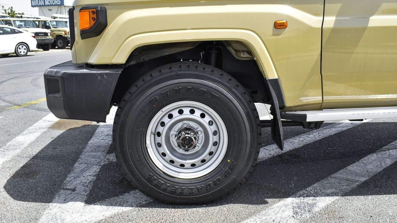 تويوتا لاند كروزر بيك آب 4.0L V6 Petrol Single Cabin  M/T