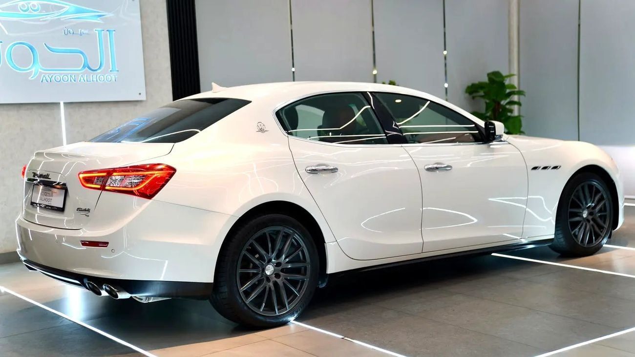 مازيراتي جيبلي BEST WHITE S Q4 V6 || TOP RANGE || GCC || RED INTERIOR || ACCIDENT FREE ||