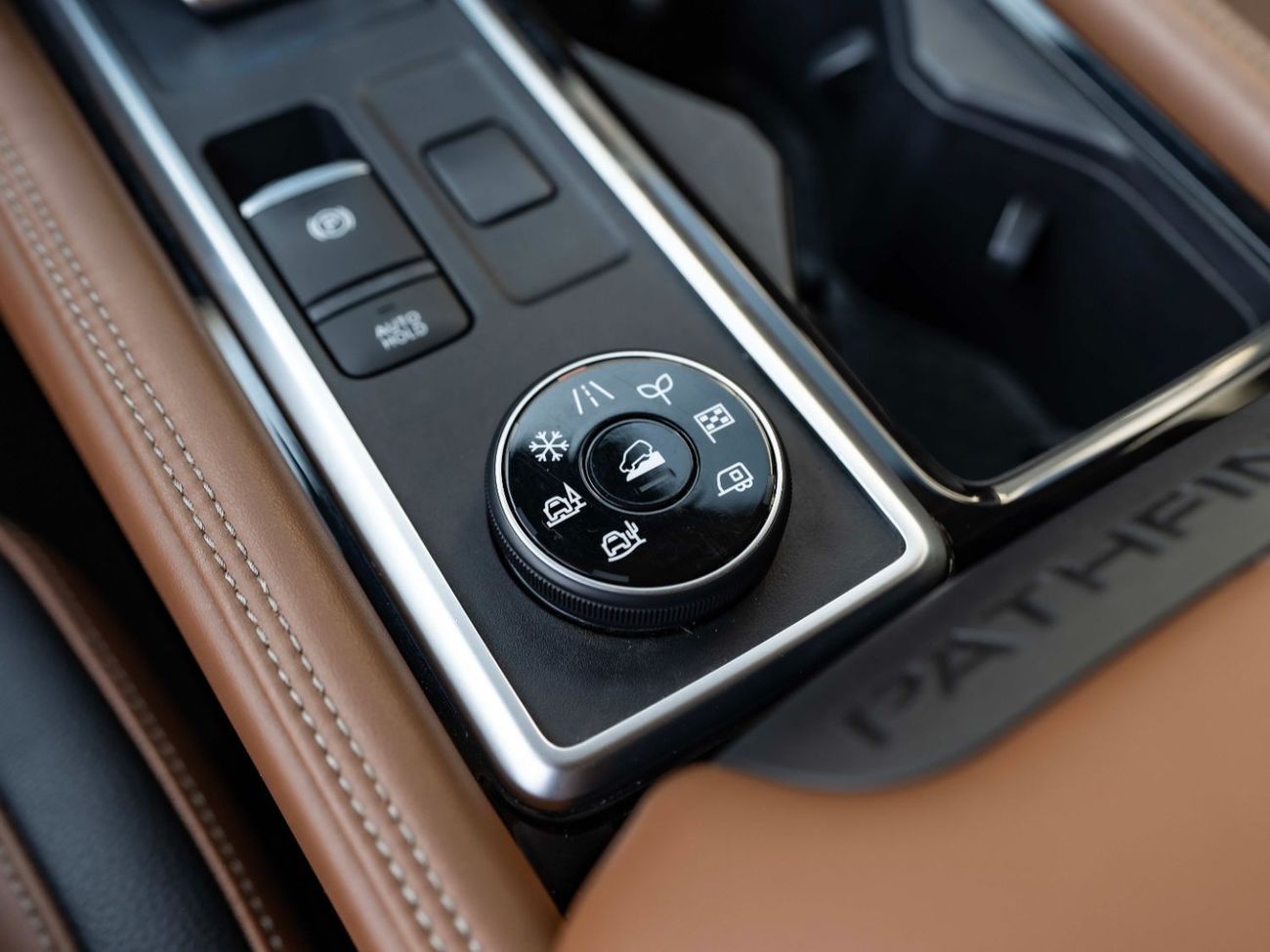 نيسان باثفايندر SL 3.5L (7 Seater)