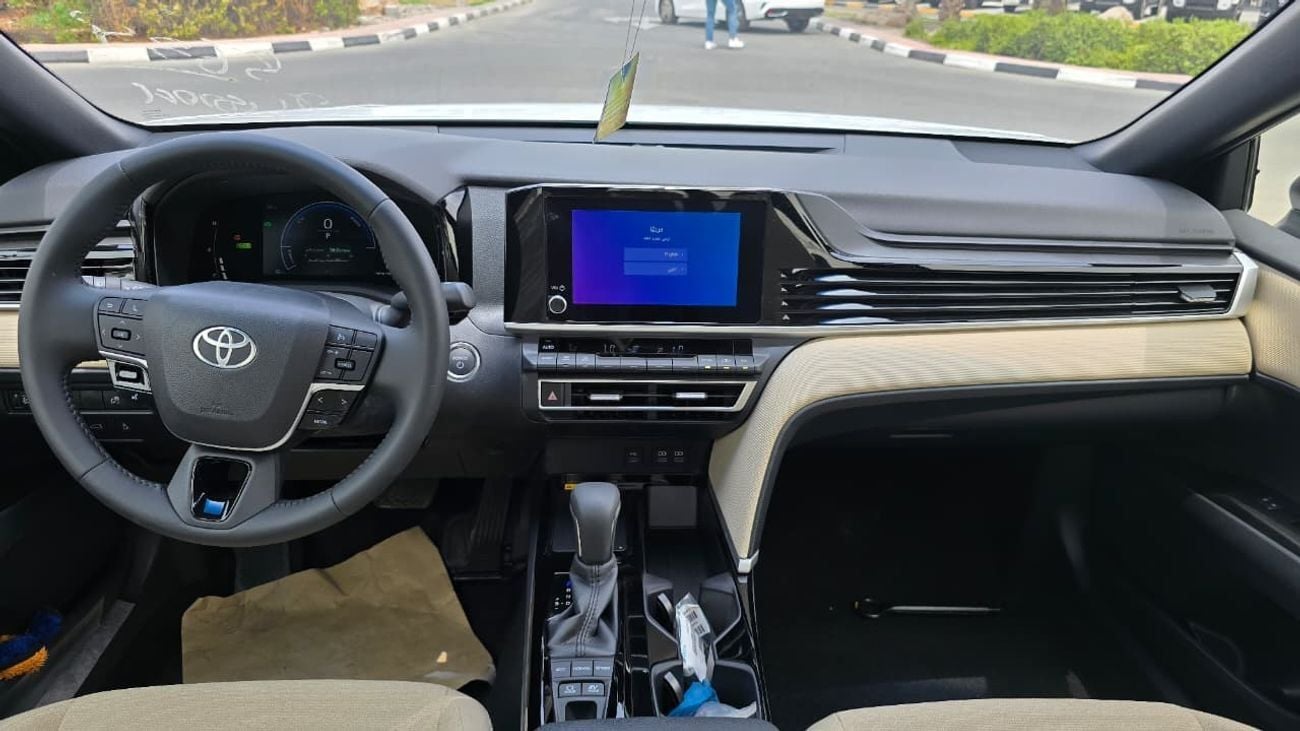Toyota Camry XLE 2.5L Hybrid