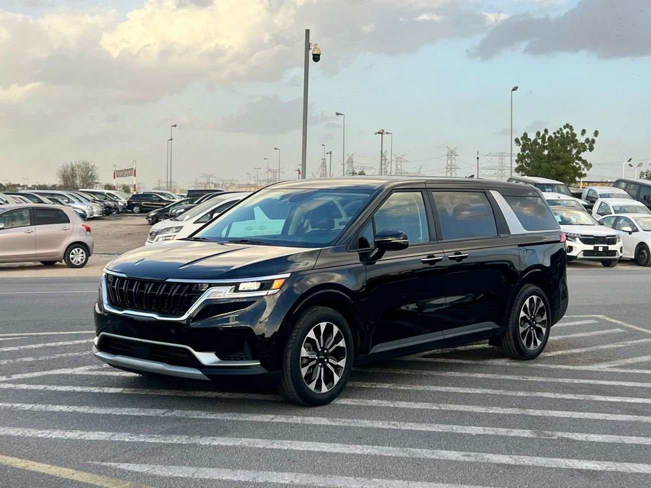 كيا كارنيفال 2022 Kia Carnival EX 3.5 V6 FWD- Full Option - 7 Seater - Front & Rear Radar Sensor - Trunk / Door F